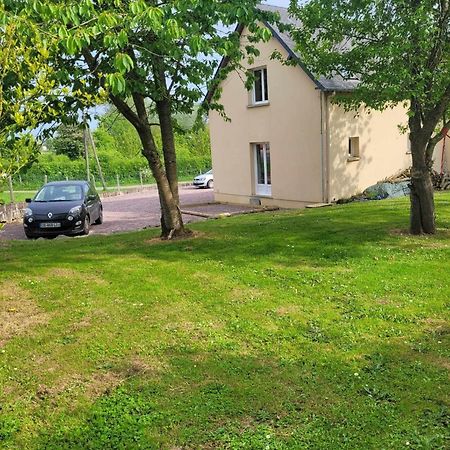 L Etablissement Gold Beach Propose 1 Hebergement , Maison 80M2 Avec Terrain 500M2, Parking Prive A 4 Min Du Port Artificiel D Arromanches, Services Accueil Personnalise, Lits Faits, Serviettes, Menage, Netflix, Wifi Ryes Ngoại thất bức ảnh