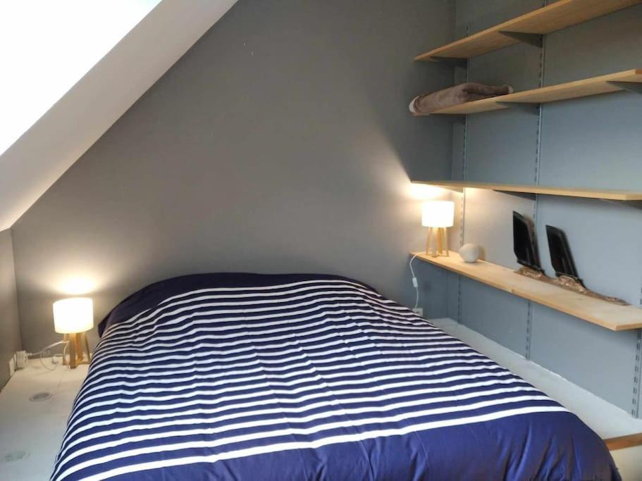 L Etablissement Gold Beach Propose 1 Hebergement , Maison 80M2 Avec Terrain 500M2, Parking Prive A 4 Min Du Port Artificiel D Arromanches, Services Accueil Personnalise, Lits Faits, Serviettes, Menage, Netflix, Wifi Ryes Ngoại thất bức ảnh