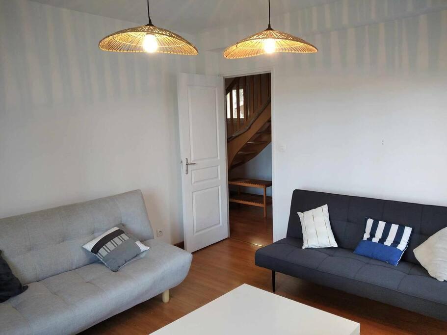L Etablissement Gold Beach Propose 1 Hebergement , Maison 80M2 Avec Terrain 500M2, Parking Prive A 4 Min Du Port Artificiel D Arromanches, Services Accueil Personnalise, Lits Faits, Serviettes, Menage, Netflix, Wifi Ryes Ngoại thất bức ảnh