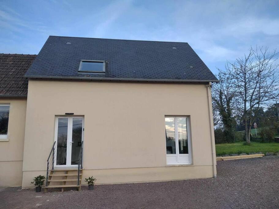 L Etablissement Gold Beach Propose 1 Hebergement , Maison 80M2 Avec Terrain 500M2, Parking Prive A 4 Min Du Port Artificiel D Arromanches, Services Accueil Personnalise, Lits Faits, Serviettes, Menage, Netflix, Wifi Ryes Ngoại thất bức ảnh