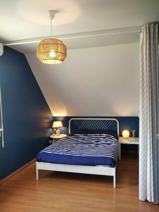 L Etablissement Gold Beach Propose 1 Hebergement , Maison 80M2 Avec Terrain 500M2, Parking Prive A 4 Min Du Port Artificiel D Arromanches, Services Accueil Personnalise, Lits Faits, Serviettes, Menage, Netflix, Wifi Ryes Ngoại thất bức ảnh