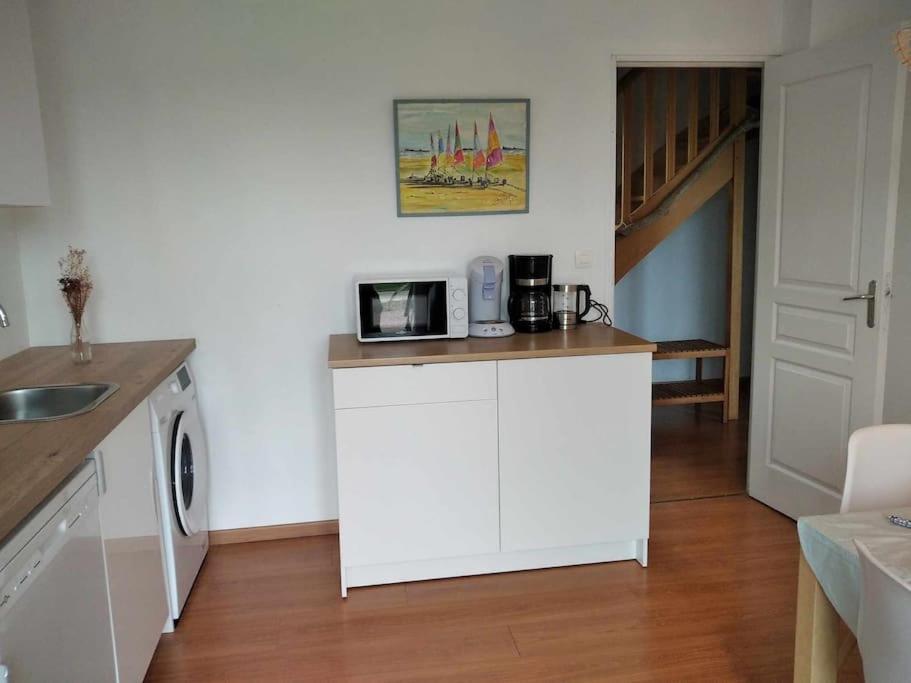 L Etablissement Gold Beach Propose 1 Hebergement , Maison 80M2 Avec Terrain 500M2, Parking Prive A 4 Min Du Port Artificiel D Arromanches, Services Accueil Personnalise, Lits Faits, Serviettes, Menage, Netflix, Wifi Ryes Ngoại thất bức ảnh
