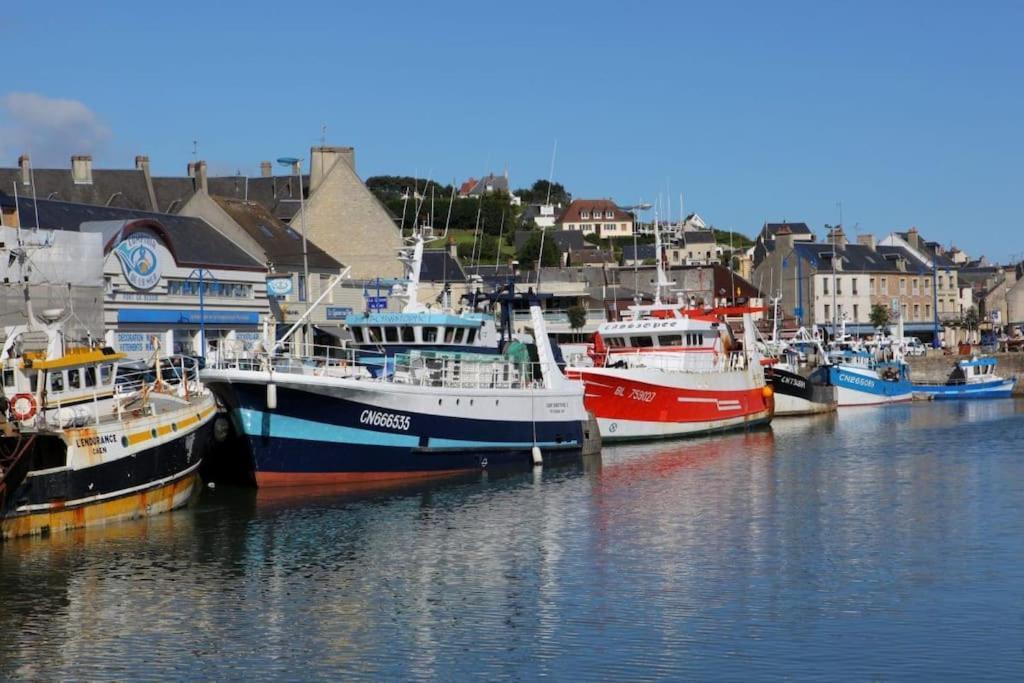 L Etablissement Gold Beach Propose 1 Hebergement , Maison 80M2 Avec Terrain 500M2, Parking Prive A 4 Min Du Port Artificiel D Arromanches, Services Accueil Personnalise, Lits Faits, Serviettes, Menage, Netflix, Wifi Ryes Ngoại thất bức ảnh