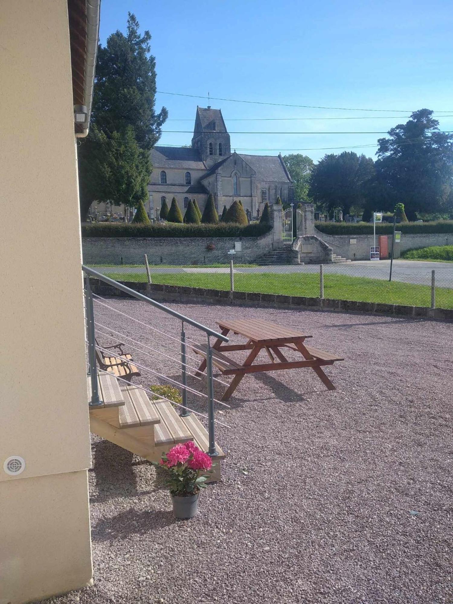 L Etablissement Gold Beach Propose 1 Hebergement , Maison 80M2 Avec Terrain 500M2, Parking Prive A 4 Min Du Port Artificiel D Arromanches, Services Accueil Personnalise, Lits Faits, Serviettes, Menage, Netflix, Wifi Ryes Ngoại thất bức ảnh